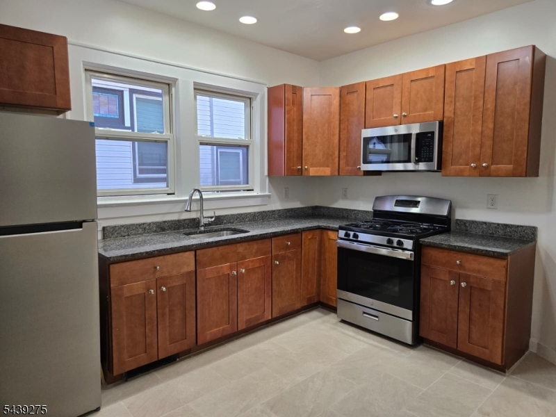 27 Cleveland Ave Property Photo 2