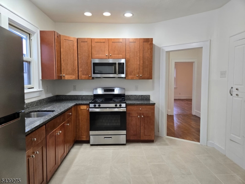 27 Cleveland Ave Property Photo 6