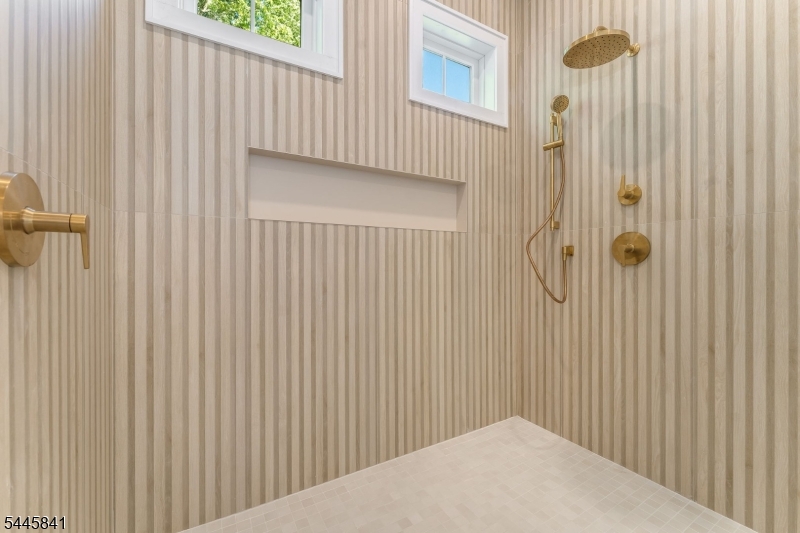 1004 Valerie Pl Property Photo 25