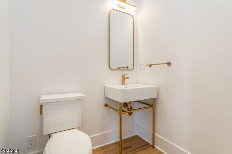 1004 Valerie Pl Property Photo 27