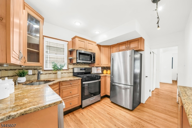 1046 Falls Ter Property Photo 11
