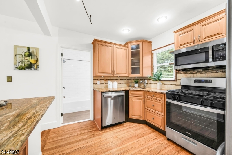 1046 Falls Ter Property Photo 12