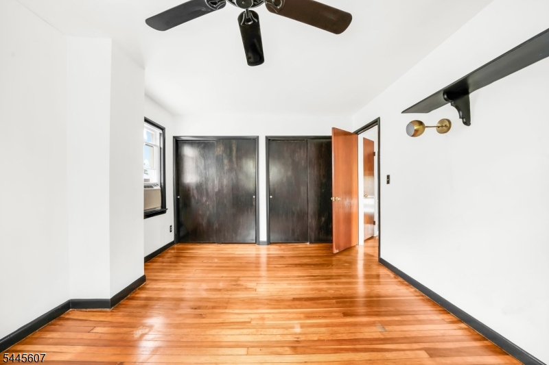 1046 Falls Ter Property Photo 19