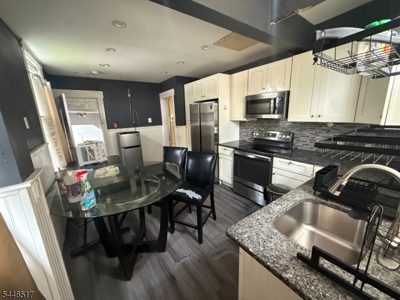 63 Saint Paul Ave Property Photo 2