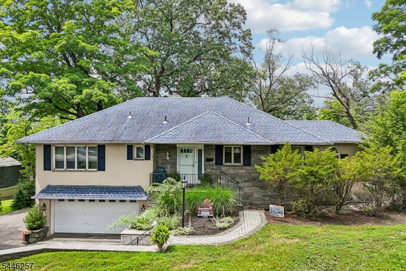 695 Berdan Ave Property Photo 1