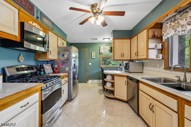 695 Berdan Ave Property Photo 4