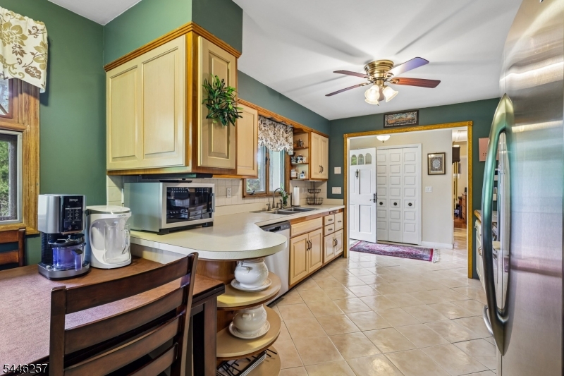 695 Berdan Ave Property Photo 6