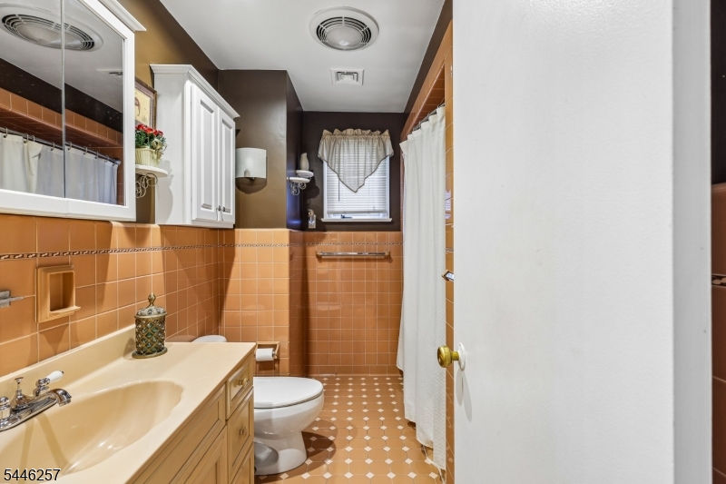 695 Berdan Ave Property Photo 14