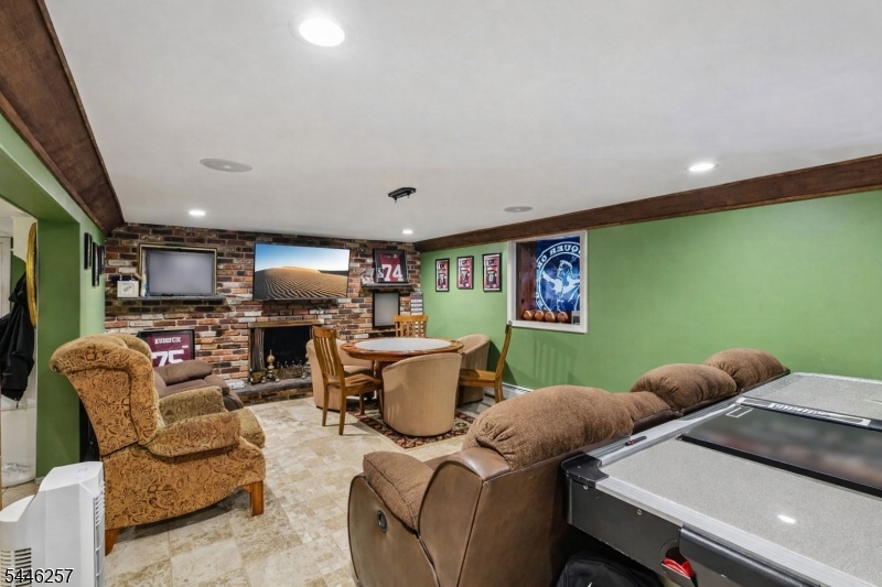695 Berdan Ave Property Photo 15