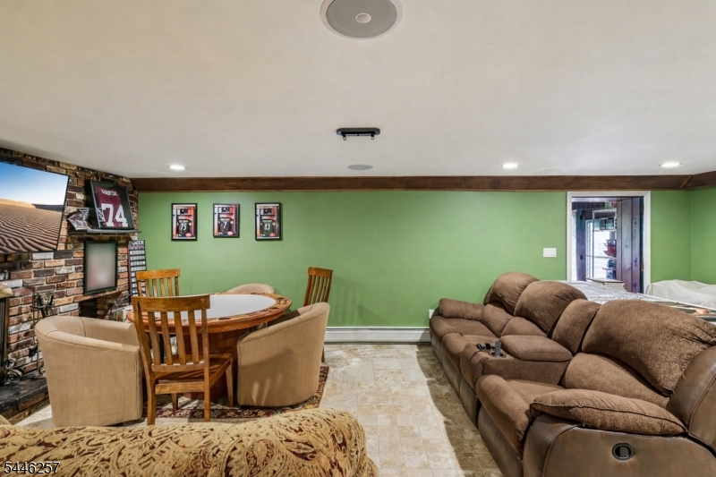 695 Berdan Ave Property Photo 16