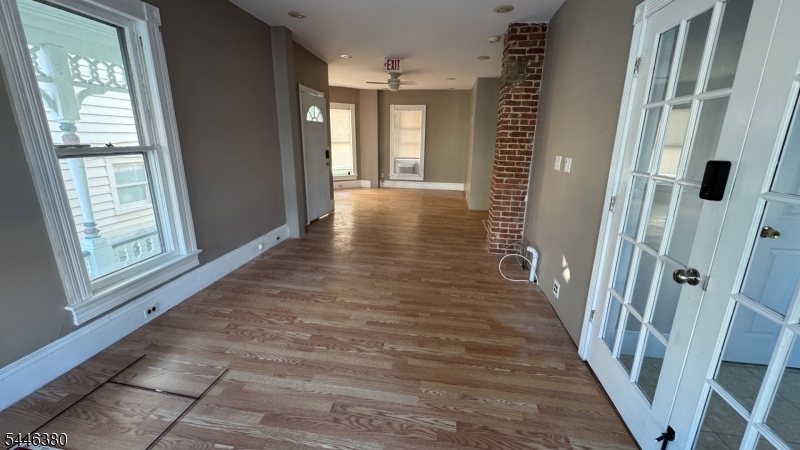 208 Main St Property Photo 5