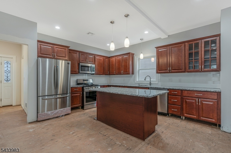 441 William St Property Photo 7