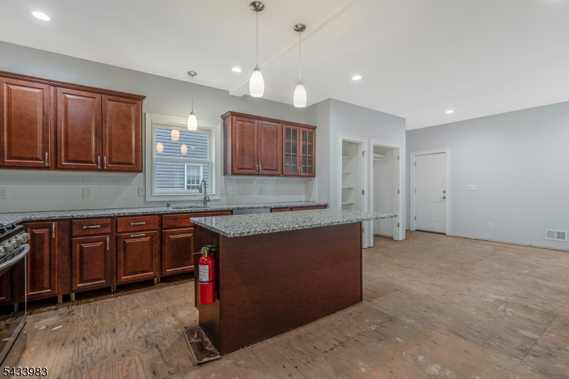 441 William St Property Photo 8
