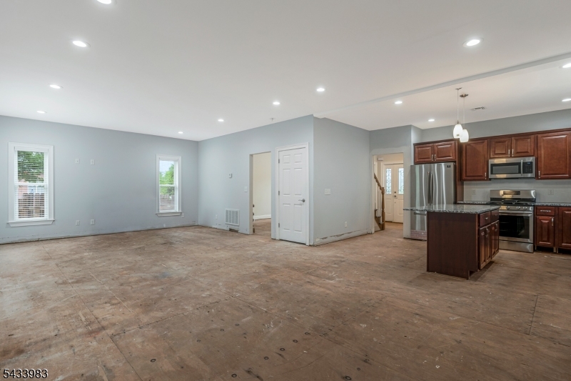 441 William St Property Photo 12
