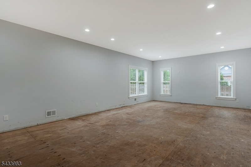 441 William St Property Photo 14