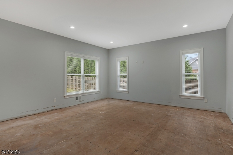 441 William St Property Photo 15