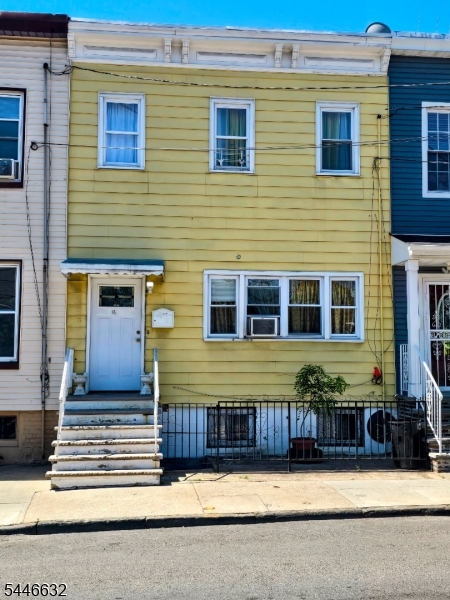 16 Crittenden St Property Photo 1