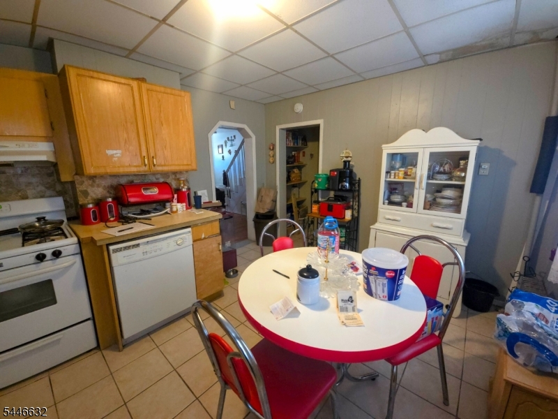 16 Crittenden St Property Photo 5
