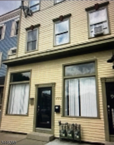 499 S Main St Property Photo 1