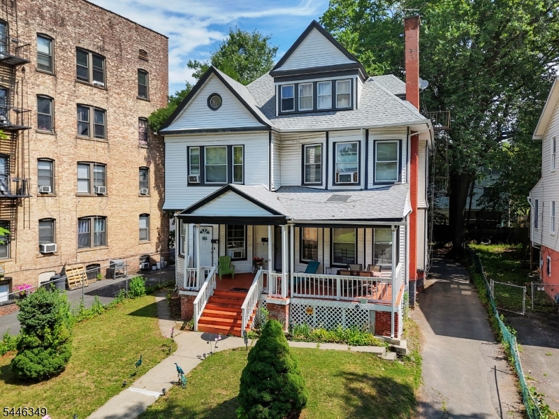 92 Chestnut St Property Photo 2