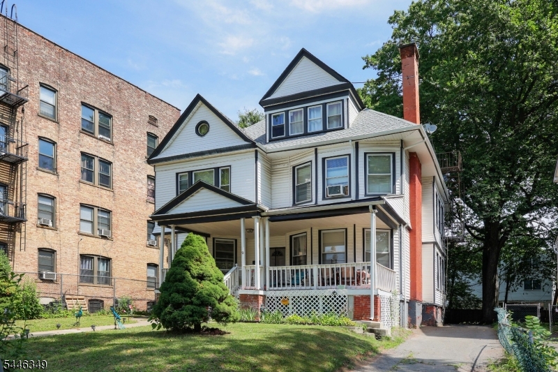 92 Chestnut St Property Photo 3