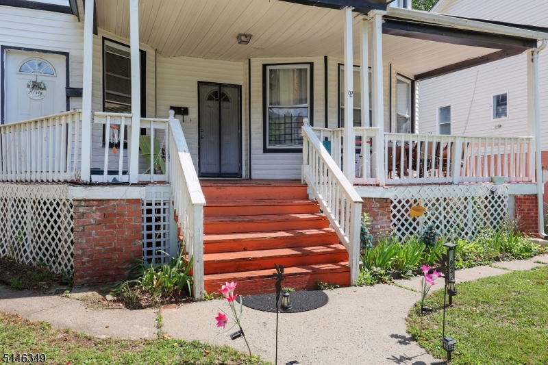 92 Chestnut St Property Photo 4