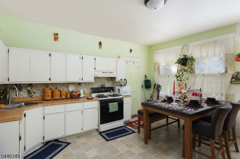92 Chestnut St Property Photo 14