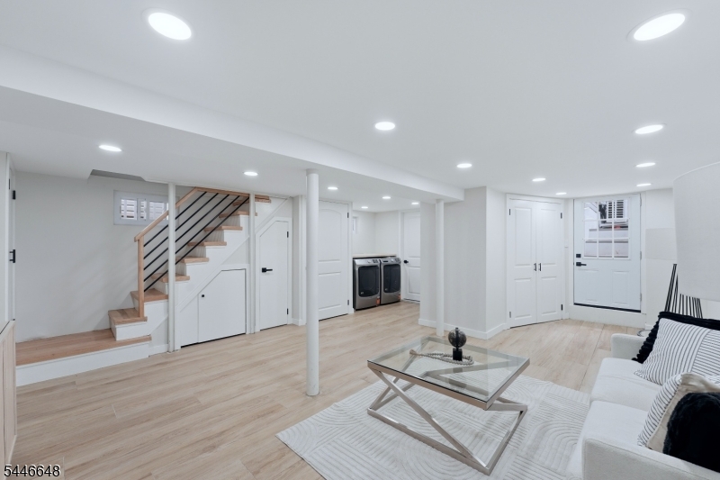 7 Virginia Ave Property Photo 23