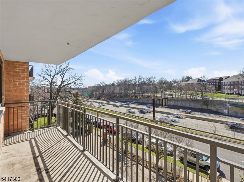 60 Parkway Dr Property Photo 2
