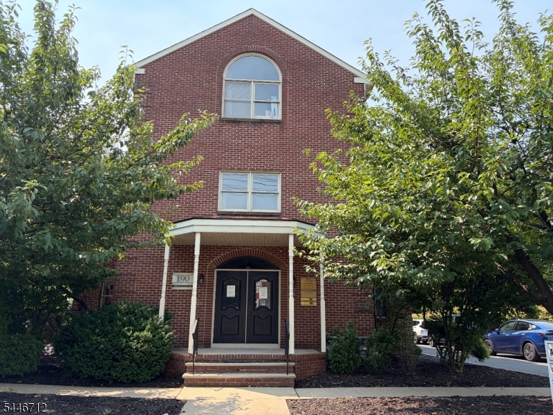 190 North Ave Property Photo 1