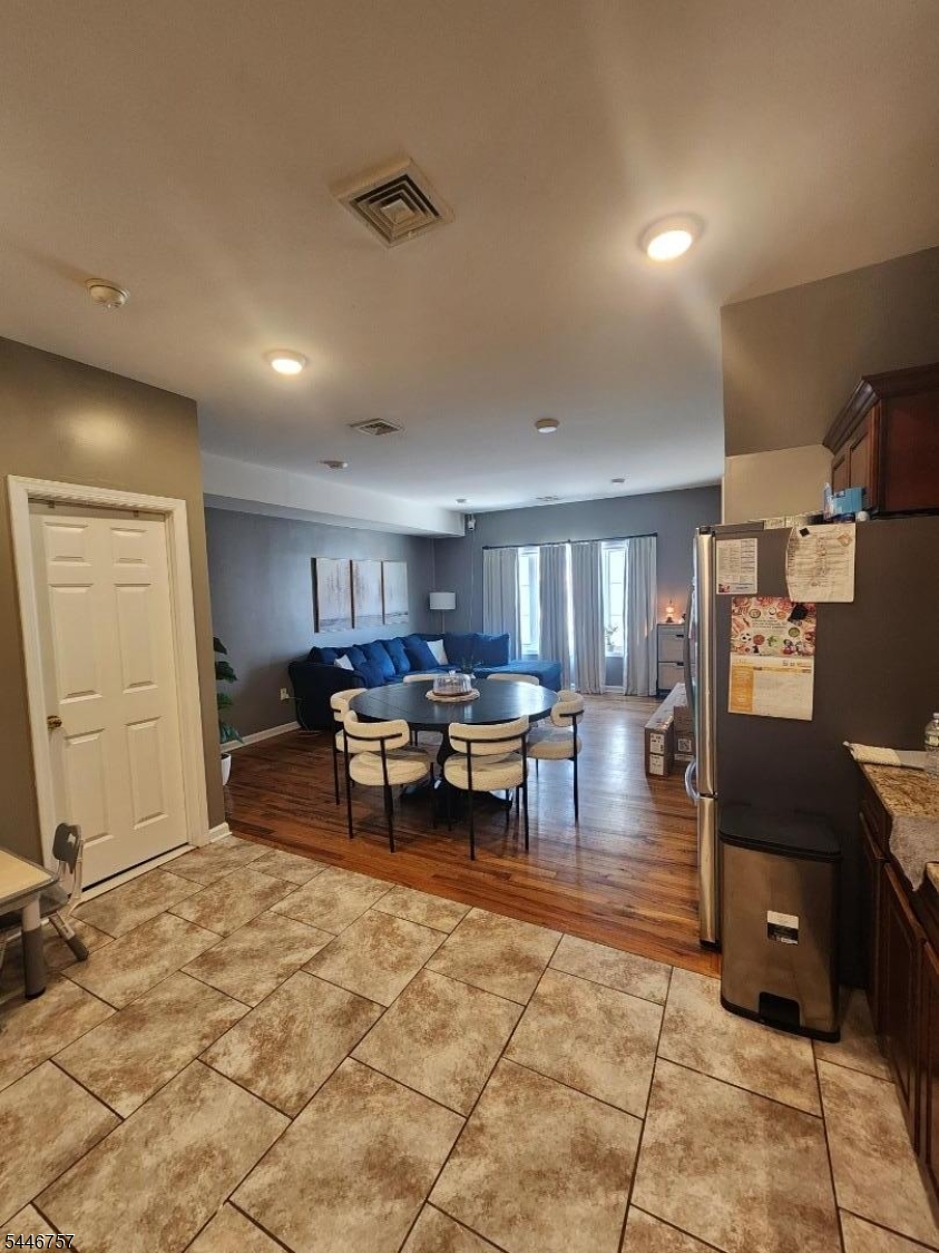245 W Grand Property Photo 8