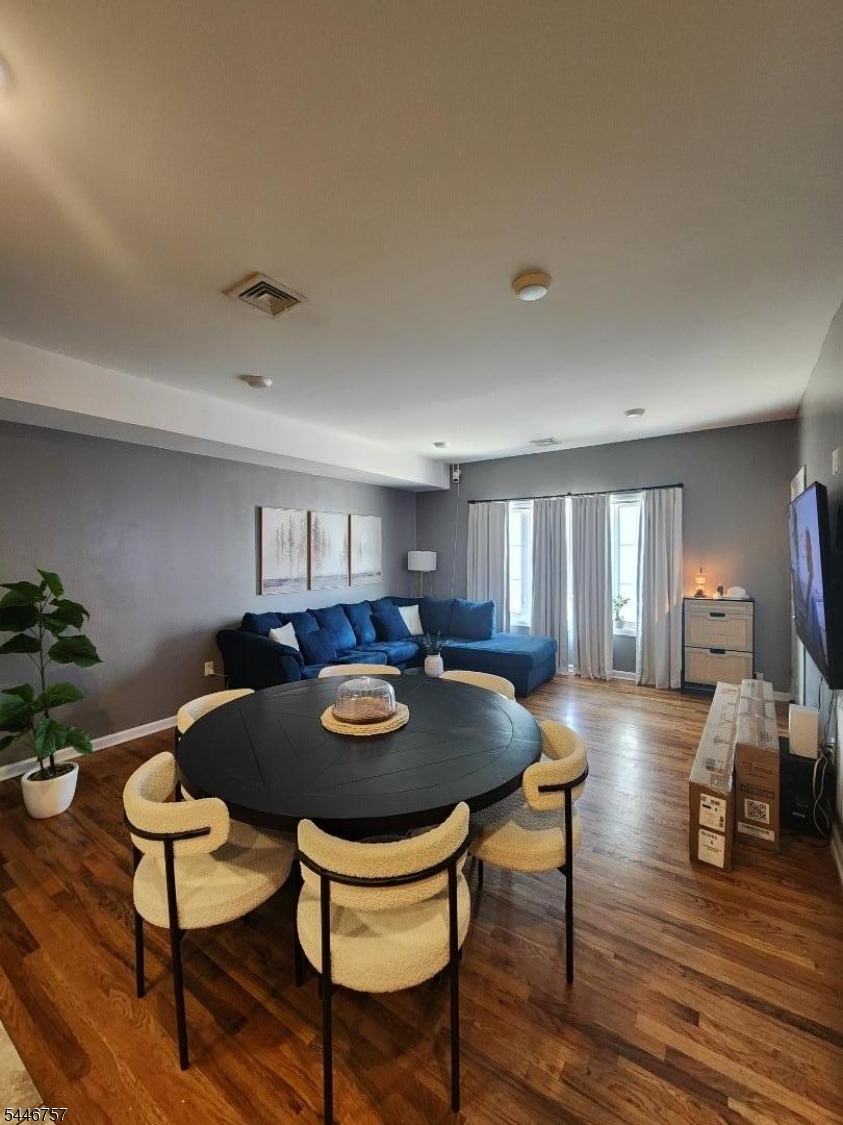 245 W Grand Property Photo 9