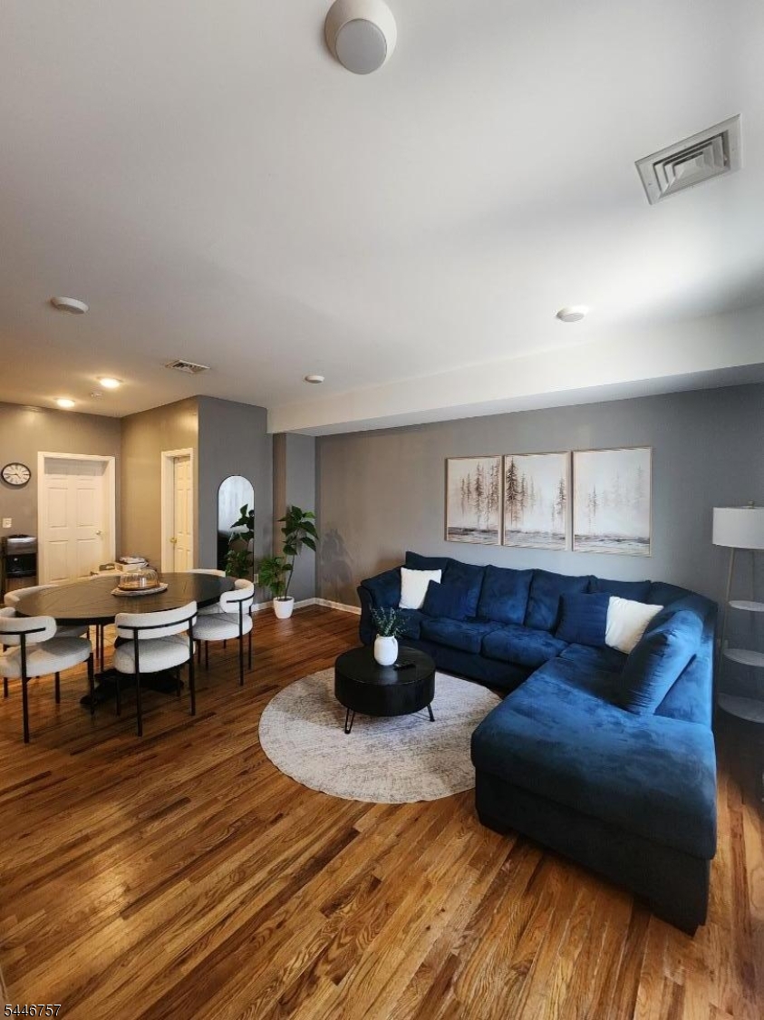 245 W Grand Property Photo 10
