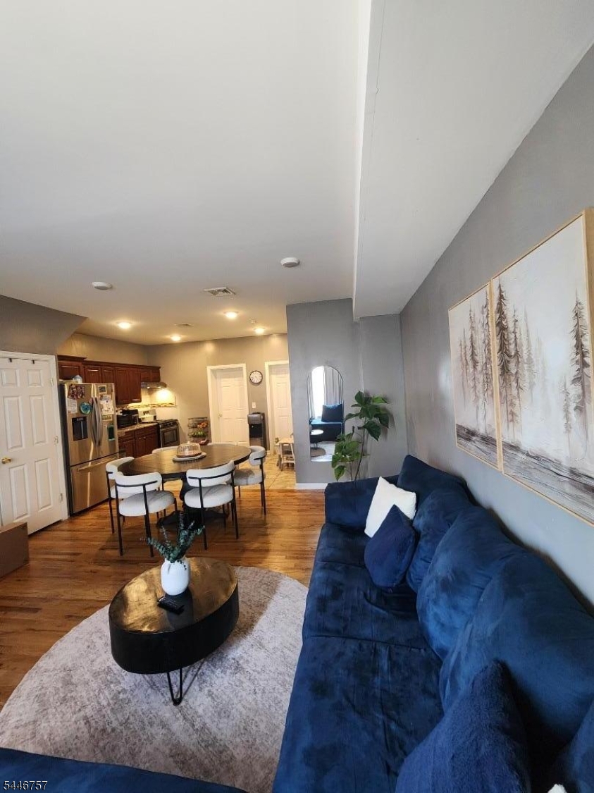 245 W Grand Property Photo 11