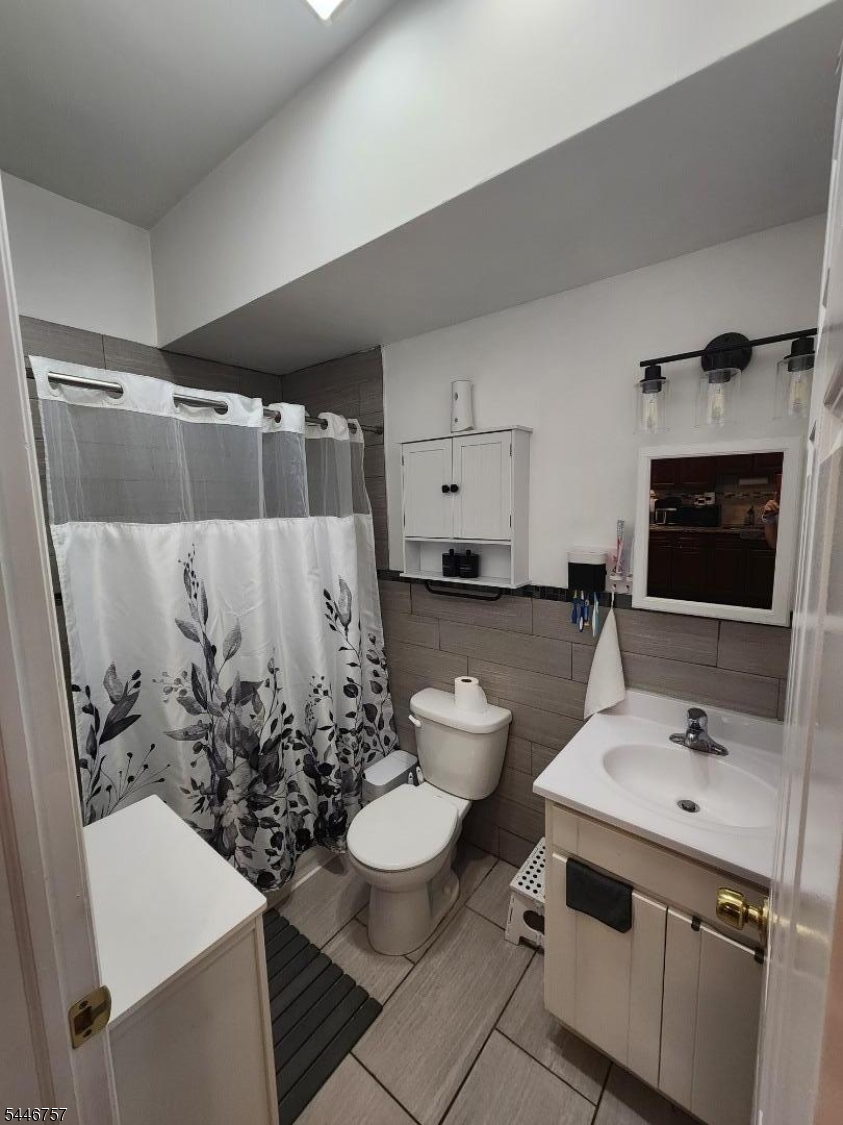 245 W Grand Property Photo 17