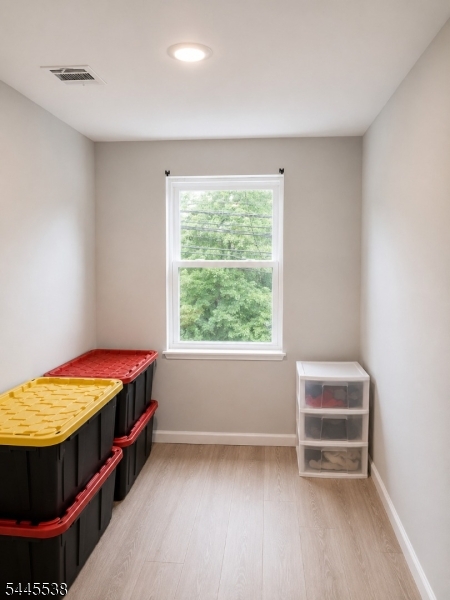 52 Holland St Property Photo 8