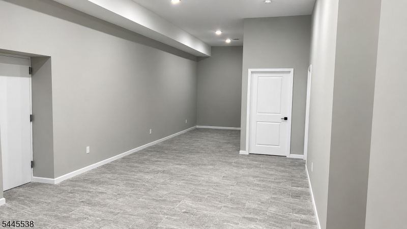 52 Holland St Property Photo 14