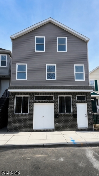52 Holland St Property Photo 1