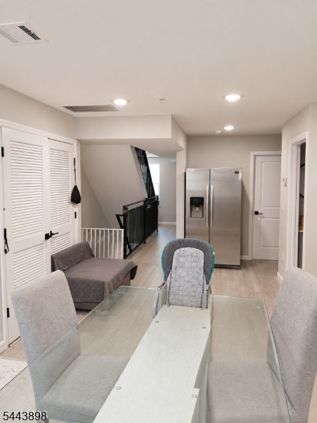 52 Holland St Property Photo 3
