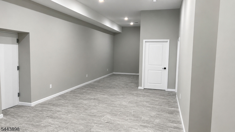 52 Holland St Property Photo 13