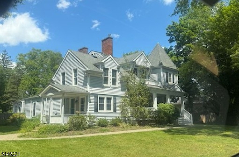 1131 Springfield Ave Property Photo 1