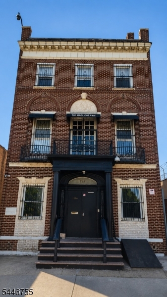186 Clinton Ave Property Photo 1