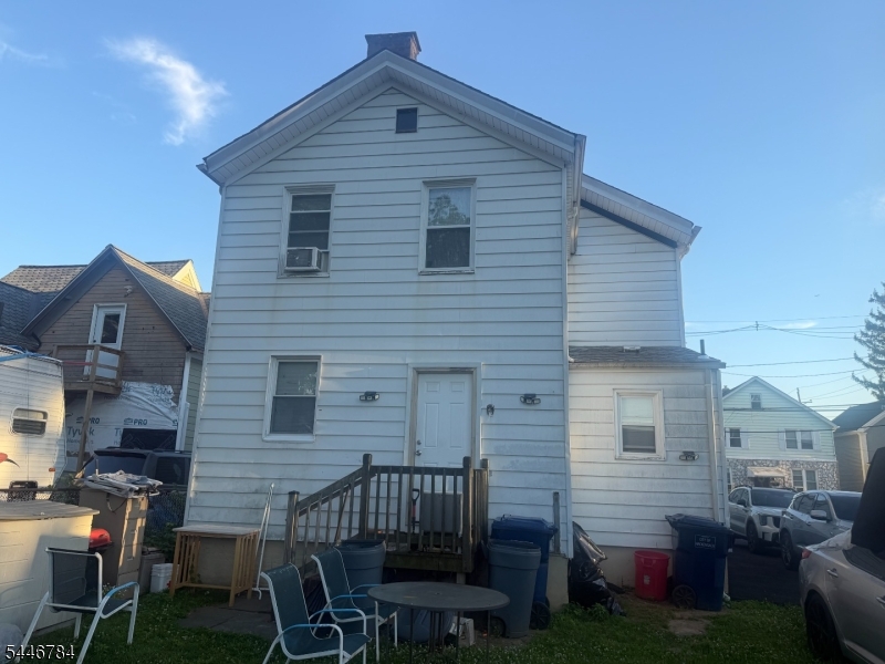 142 Clay St Property Photo 1