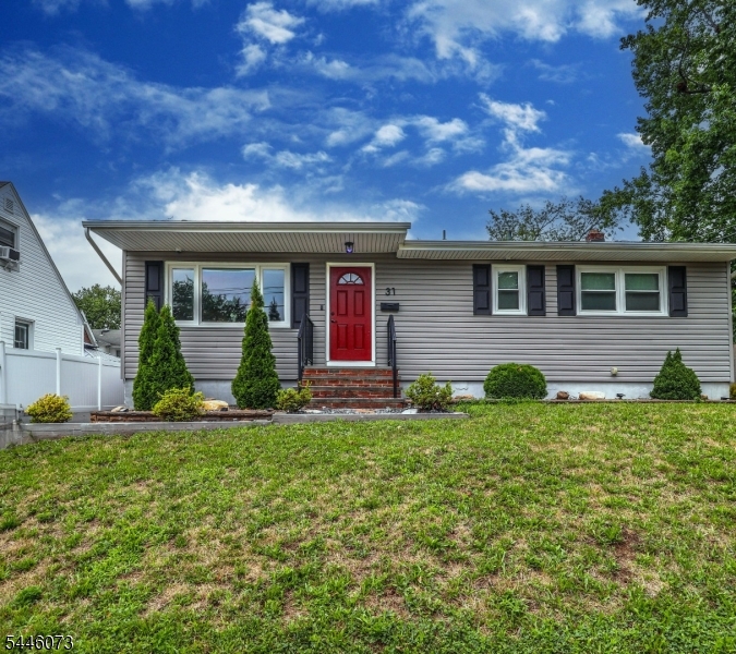 31 Woodview Ave Property Photo 1