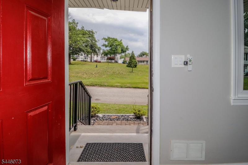 31 Woodview Ave Property Photo 3