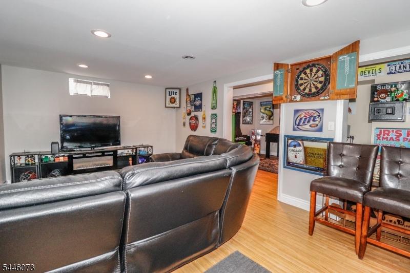 31 Woodview Ave Property Photo 18