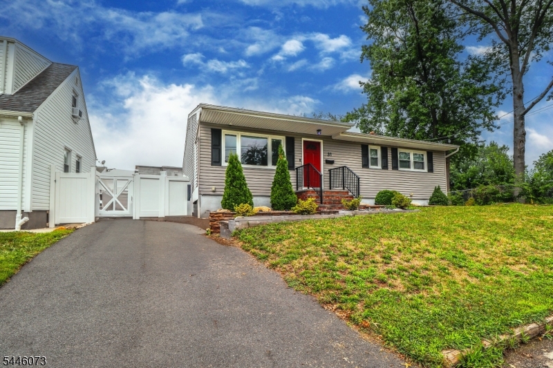 31 Woodview Ave Property Photo 26