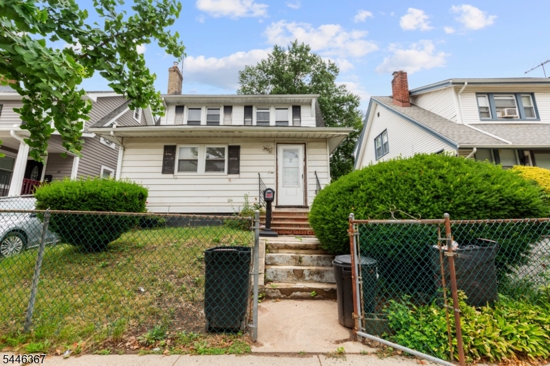 37 Newfield St Property Photo 1