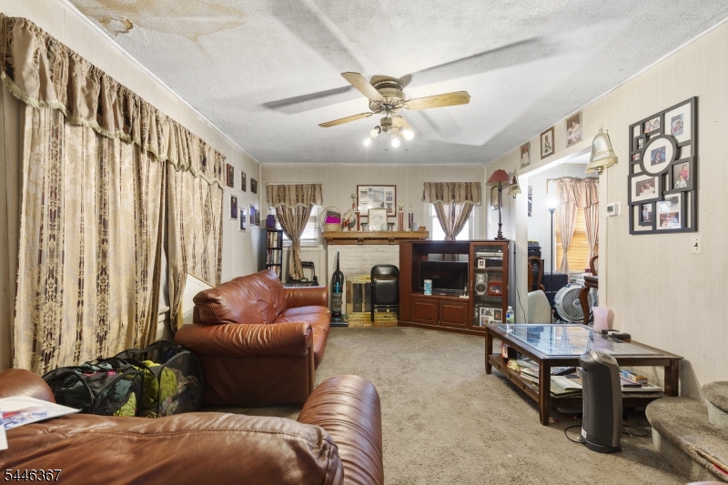 37 Newfield St Property Photo 6