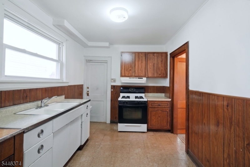 155 Berkshire Pl Property Photo 4